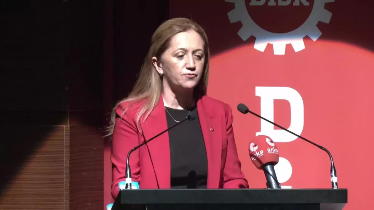 Disk\'ten "İşçilerin Yüzüncü Yıl Bildirgesi"... Arzu Çerkezoğlu: "İnsanca Yaşayabilmek İçin Neoliberalizmin ve Otoriter Rejimin Tüm Tahribatlarını...