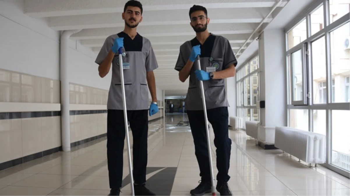 Diyarbakır\'da iki tıp öğrencisi, fakülte hastanesine temizlik personeli olarak atandı