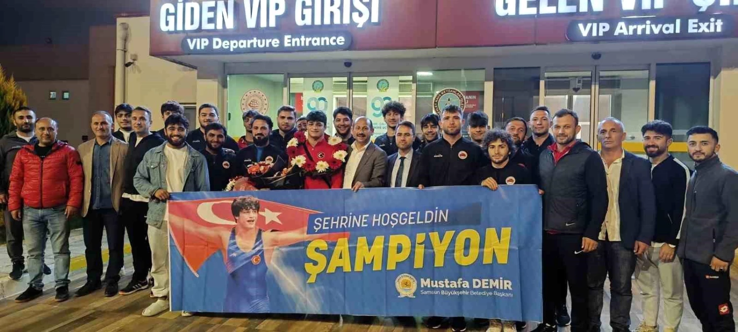 Samsun Büyükşehir Belediyesi Sporcusu Alperen Berber, Dünya Güreş Şampiyonası\'nda ikinci oldu