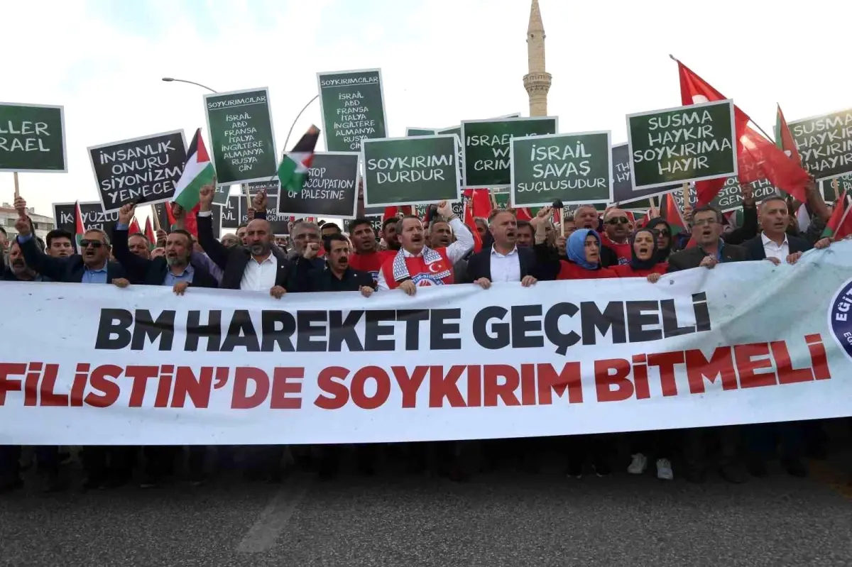 Eğitim-Bir-Sen Üyeleri İsrail\'in Filistin\'e Saldırılarını Protesto Etti