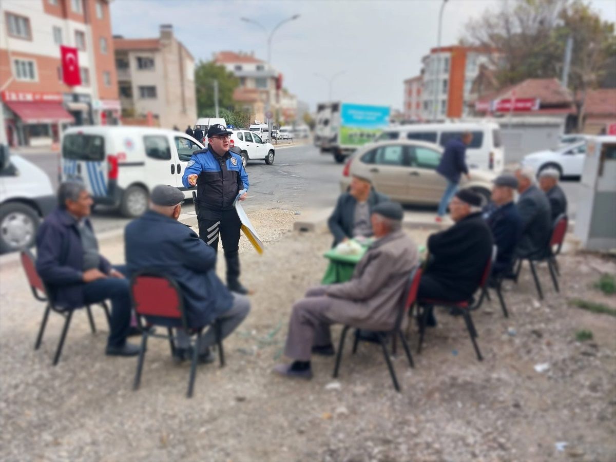 Eskişehir İl Emniyet Müdürlüğü, dolandırıcılık olaylarına karşı yaşlı vatandaşları bilgilendirdi