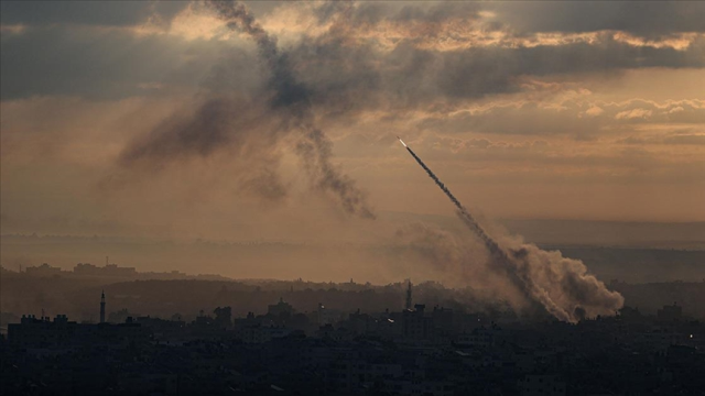 Hamas'tan Gazze'ye giren İsrail araçlarını pusuya düşürdü! 'Yasin 105' roketleriyle kullanılamaz hale getirdiler