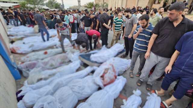 İsrail'in tonlarca bombayla hedef aldığı mülteci kampından gelen görüntüler korkunç