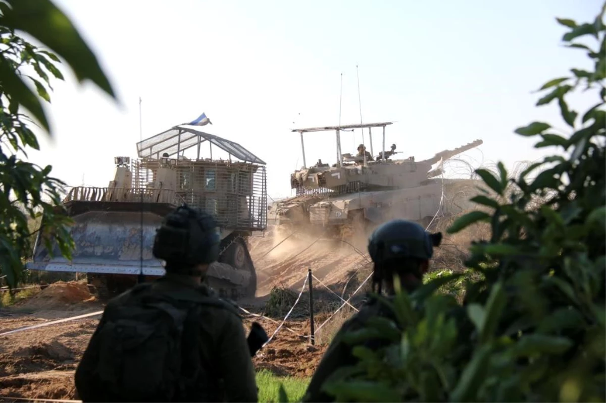 İsrail\'in Gazze\'ye kara operasyonu sırasında çatışma anları görüntülendi