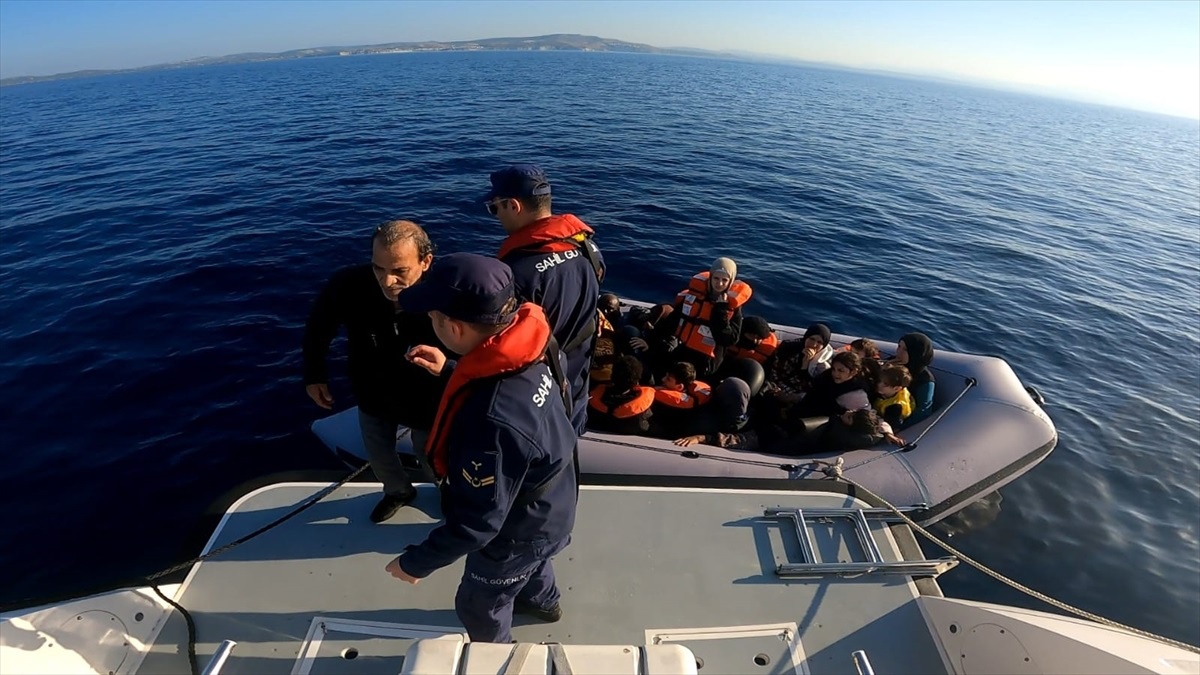 İzmir\'de 94 düzensiz göçmen yakalandı