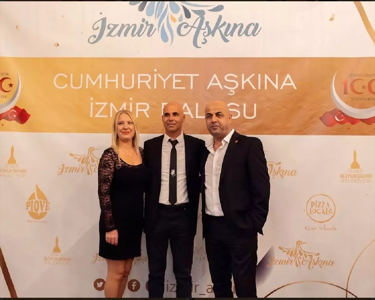 Cumhuriyet aşkına İzmir Balosu düzenlendi