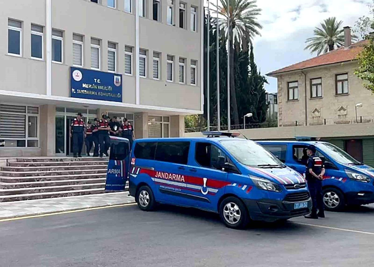 Mersin\'de Korku ve Şiddet Kullanarak Suç İşleyen 6 Şüpheli Tutuklandı