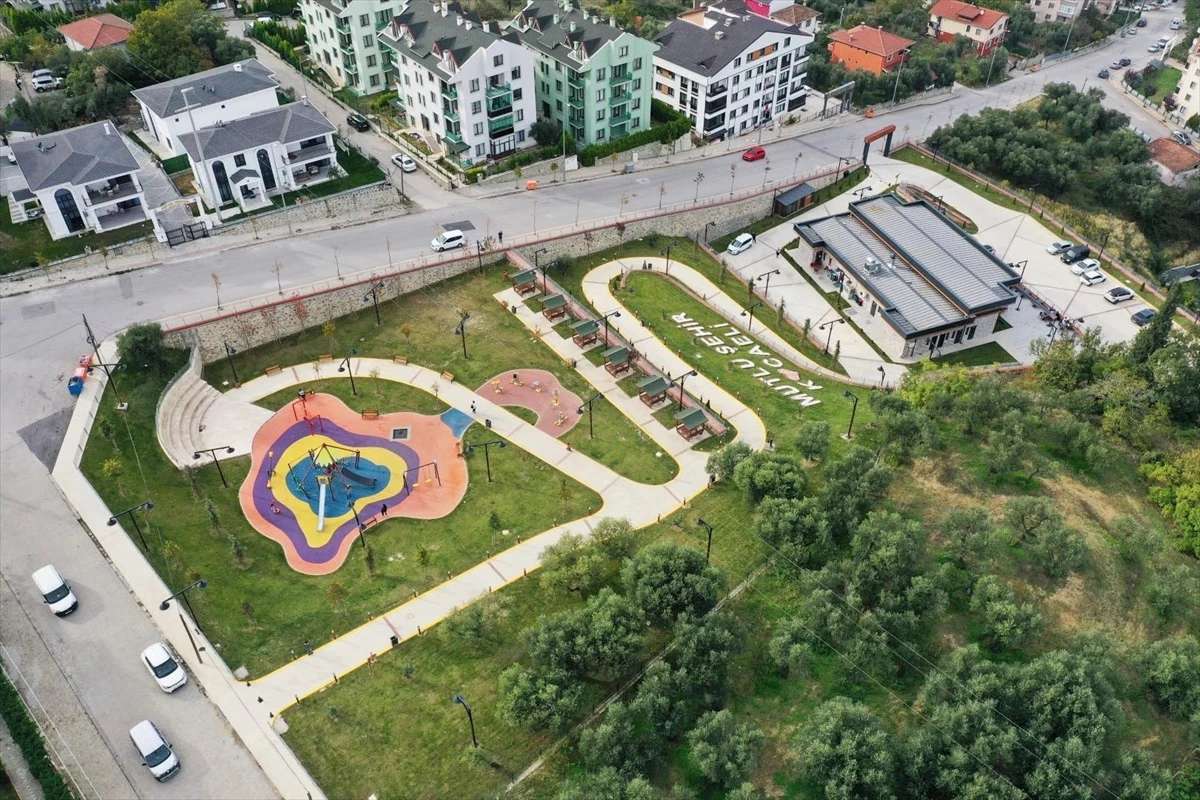 Karamürsel Seyir Terası İzmit Körfezi Manzarasıyla İlçe Sakinlerinin Uğrak Yeri Haline Geldi