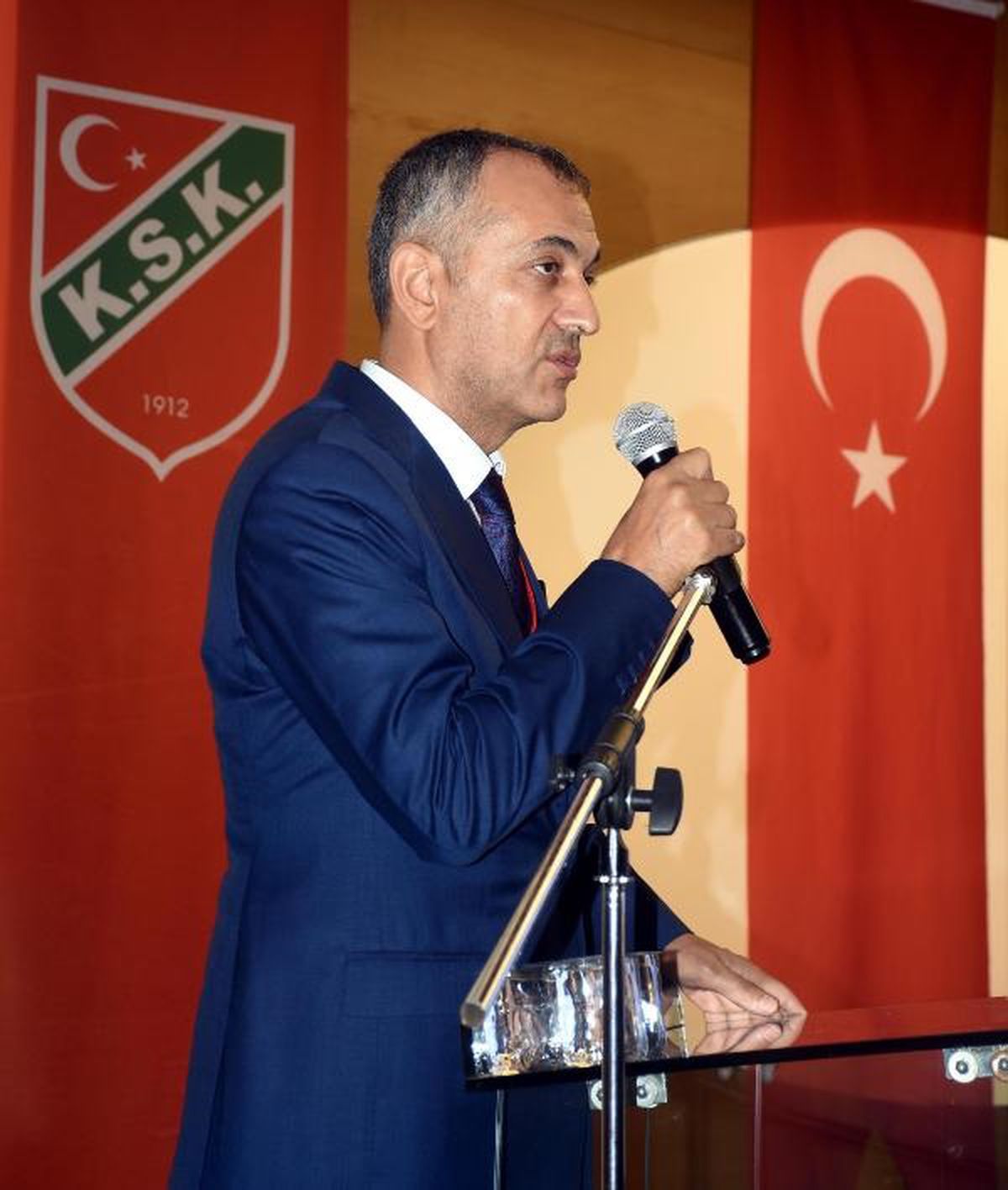 Karşıyaka Başkanı Ersin Aka'ya Sahip Çıktı