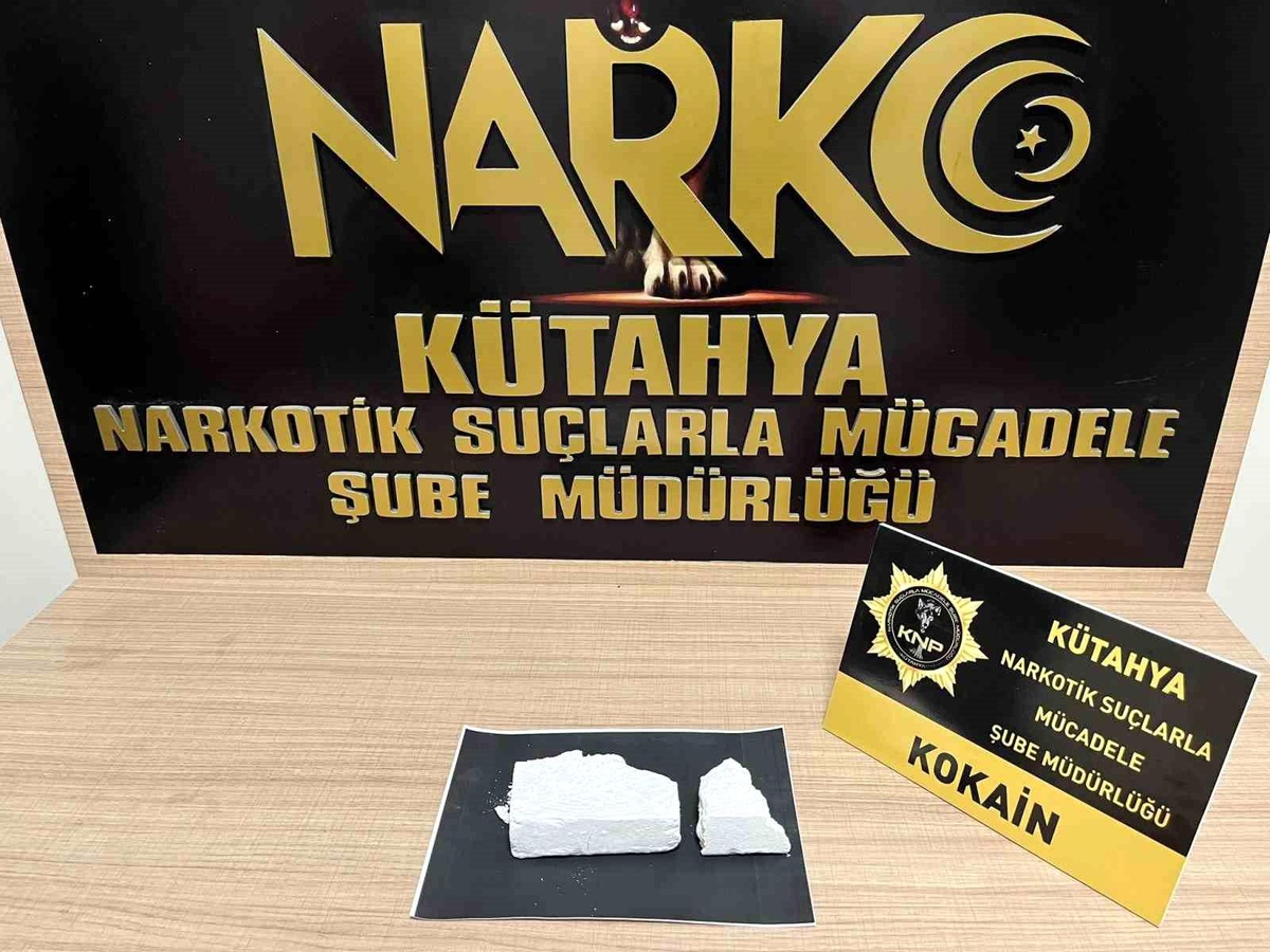 Kütahya\'da Otobüste Taş Kokain Ele Geçirildi