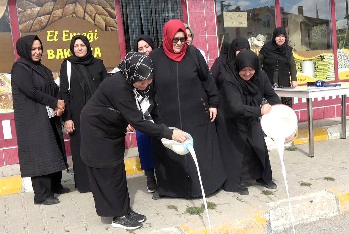Manda Sütü Üreticileri Sütlerinin Haksız Yere Alındığını İddia Ederek Eylem Yaptı