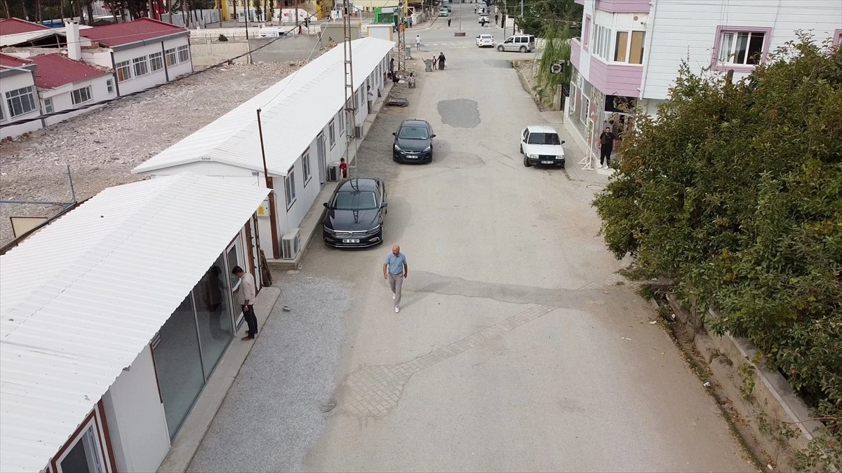 Osmaniye\'de depremzedelere prefabrik iş yerleri teslim ediliyor