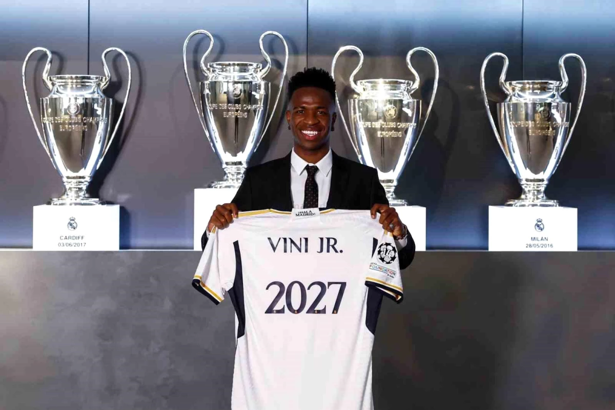 Real Madrid, Vinicius Junior\'ın sözleşmesini uzattı