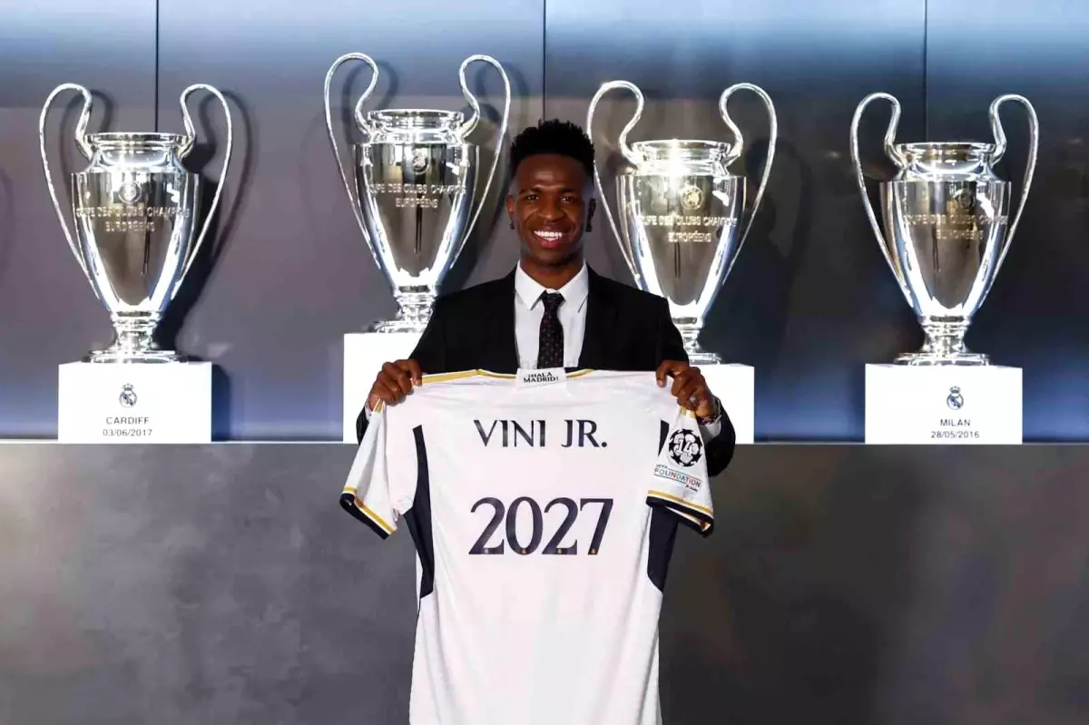 Real Madrid, Vinicius Junior\'ın sözleşmesini uzattı