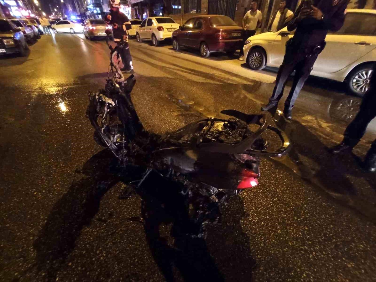 Aydın\'da motosiklet yangını: Motosiklet demir yığınına döndü
