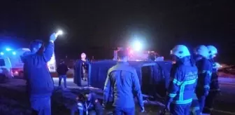 Kütahya'da Polis Aracına Çarpan Minibüste Uyuşturucu Ele Geçirildi