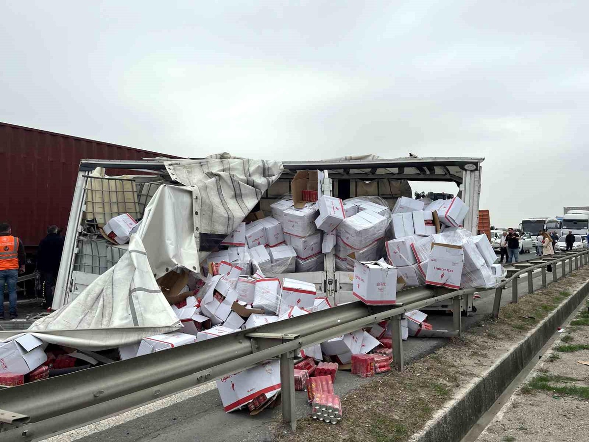 Tem Otoyolu Silivri-Çatalca İstikameti Kaza Nedeniyle Trafiğe Kapandı