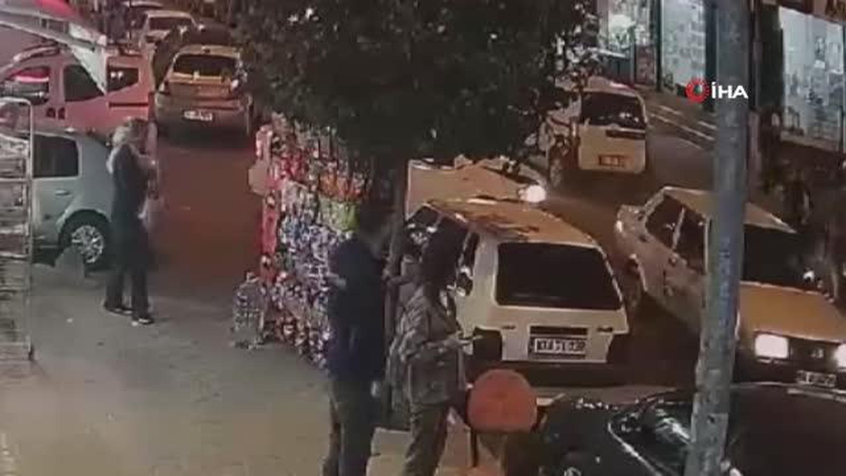 Ters yöne giren alkollü sürücünün kaza yaptığı an kamerada