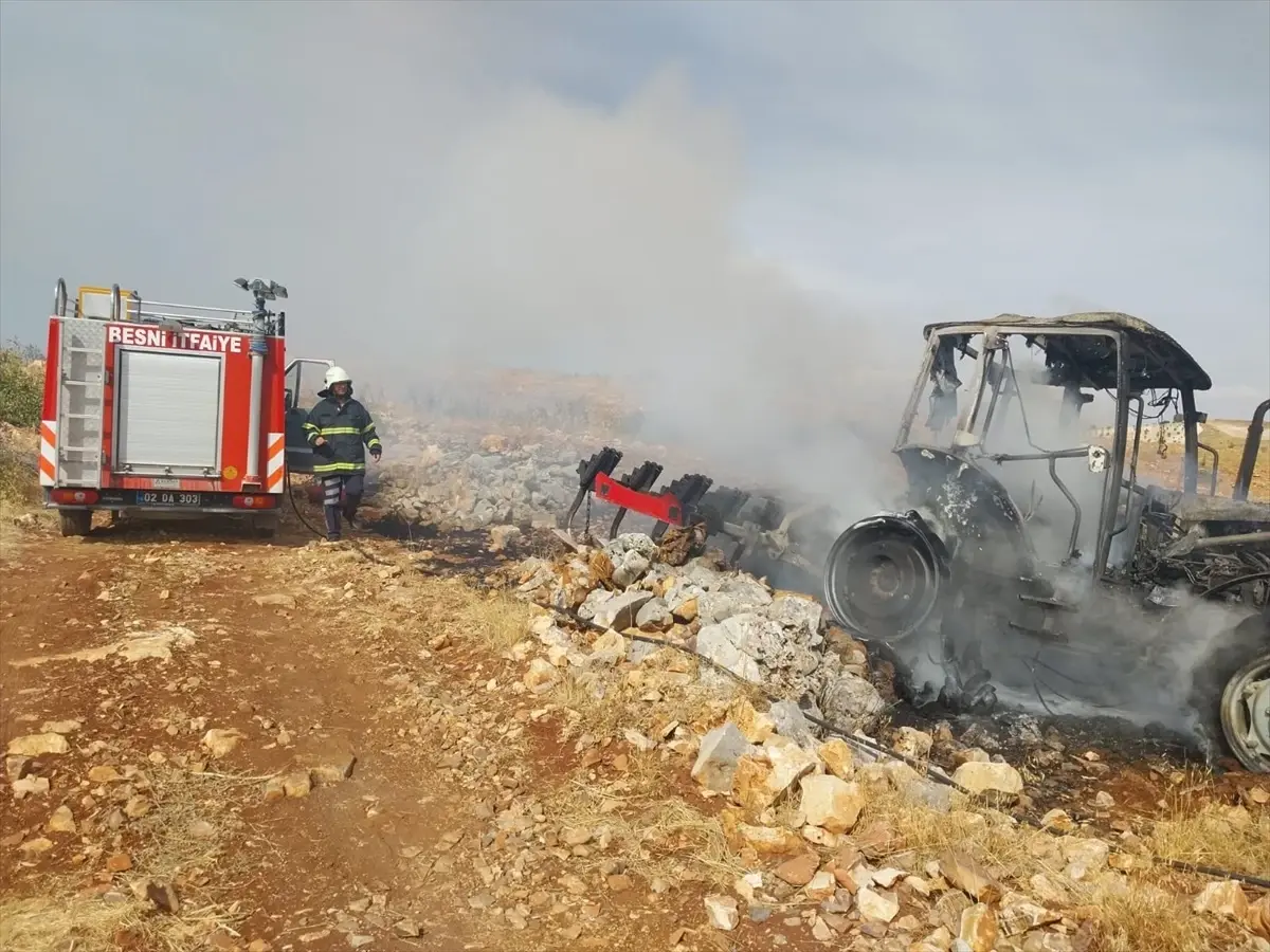 Adıyaman\'ın Besni ilçesinde traktör alev aldı