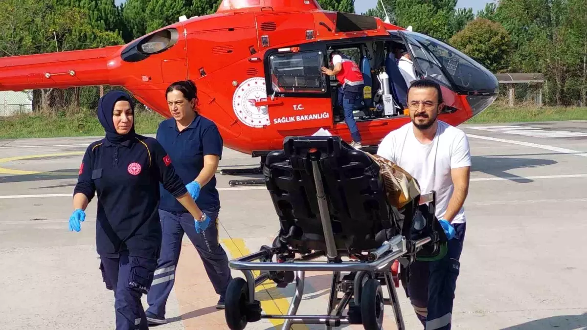 Samsun\'da Ambulans Helikopter Felç Geçiren 86 Yaşındaki Kadına Yetişti