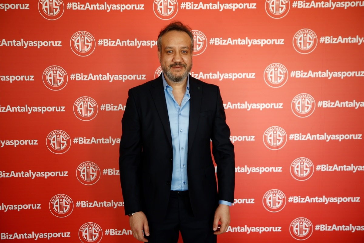Bitexen Antalyaspor\'un yeni başkanı Sinan Boztepe\'den çağrı: Geçmişi kapatın, birlik olalım