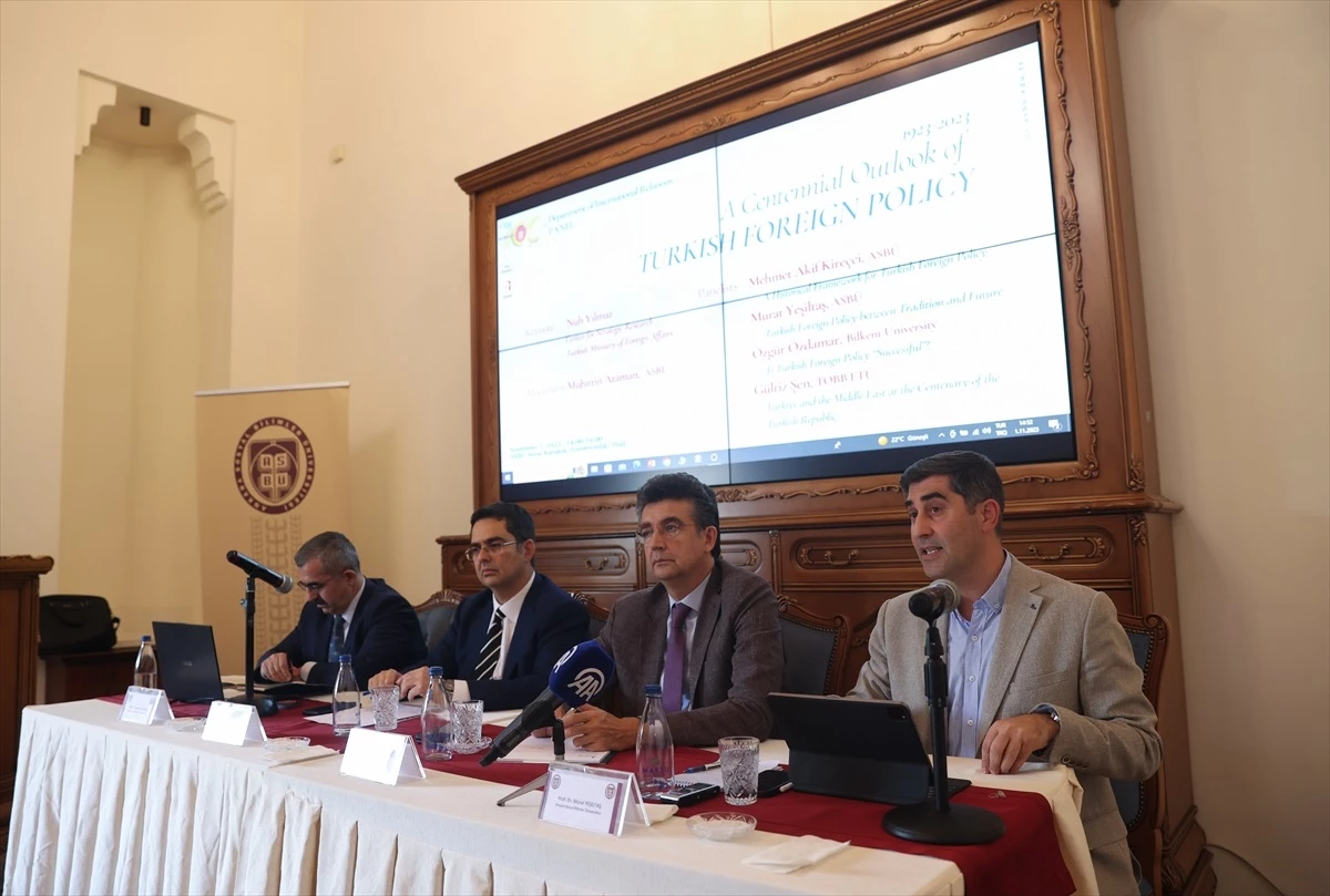 ASBÜ\'de Türk Dış Politikasına Yüzyıllık Bakış Paneli Düzenlendi