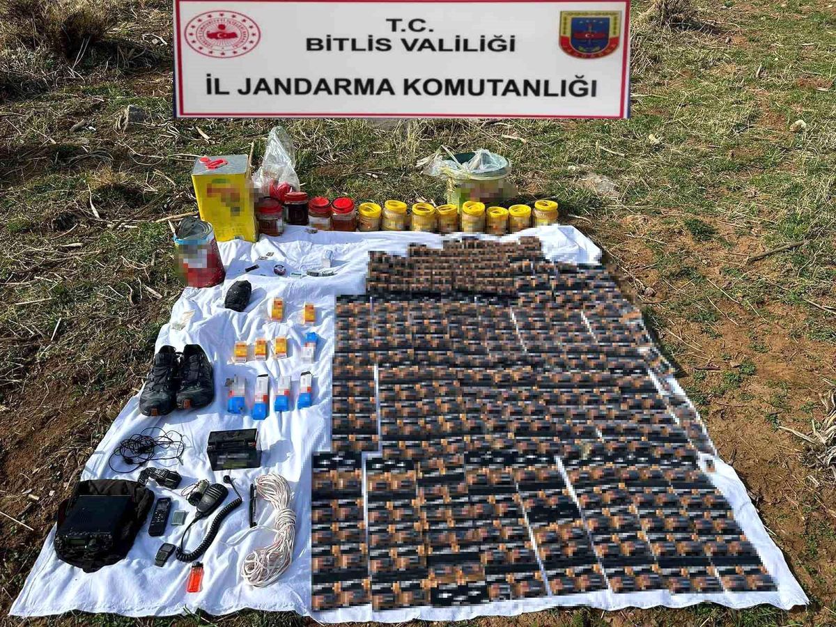 Tatvan\'da PKK\'ya yönelik operasyonda yaşam malzemeleri ele geçirildi