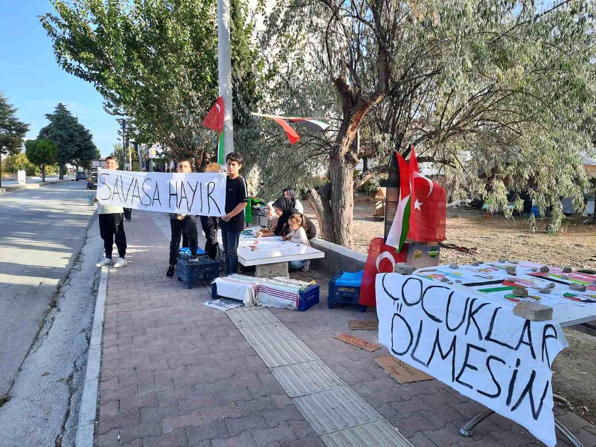 Burdurlu Çocuklar İsrail\'in Filistin\'e Yaptığı Saldırıya Tepki Gösterdi
