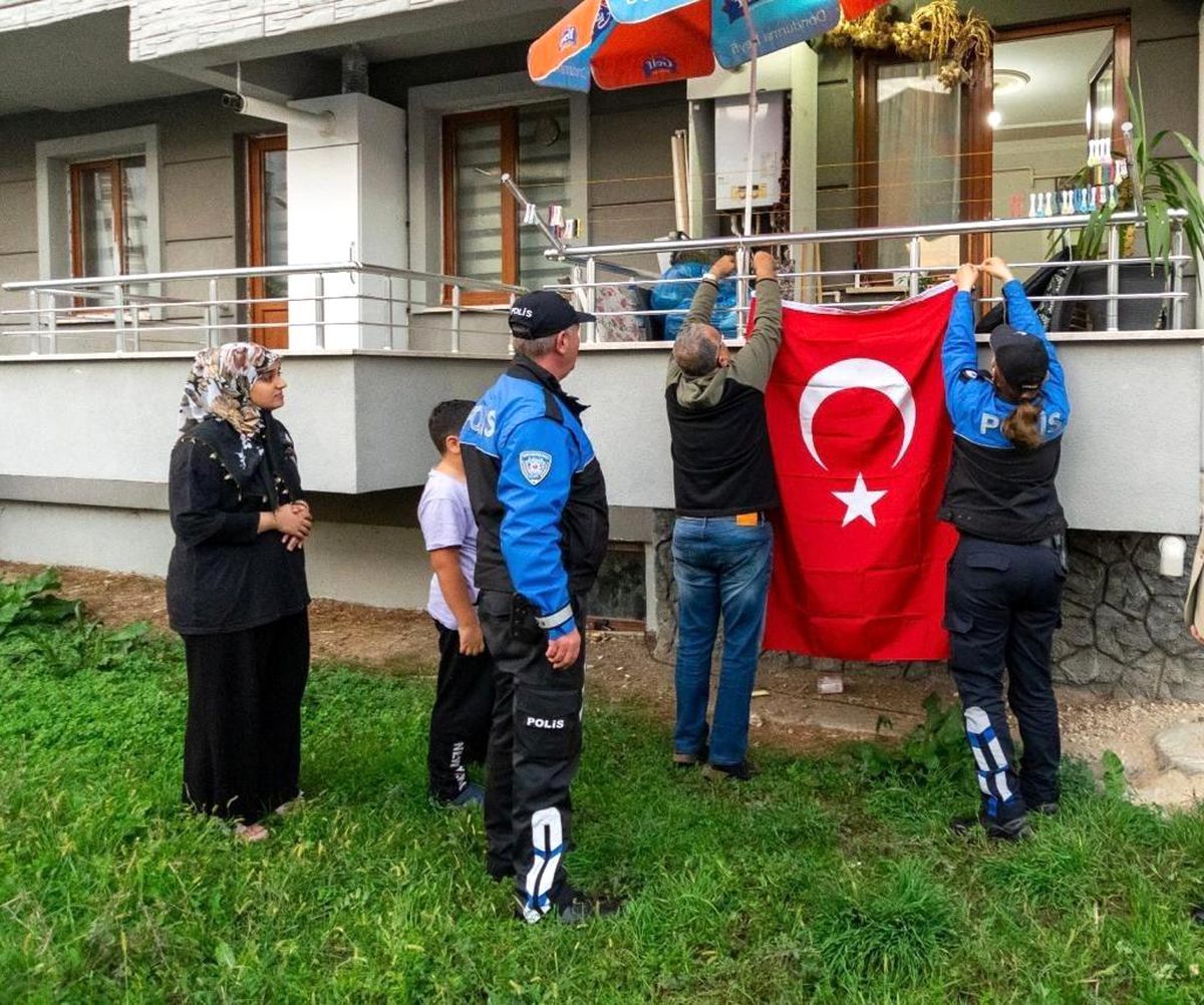 Düzce İl Emniyet Müdürlüğü, Türk Bayrağı talebini yerine getirdi