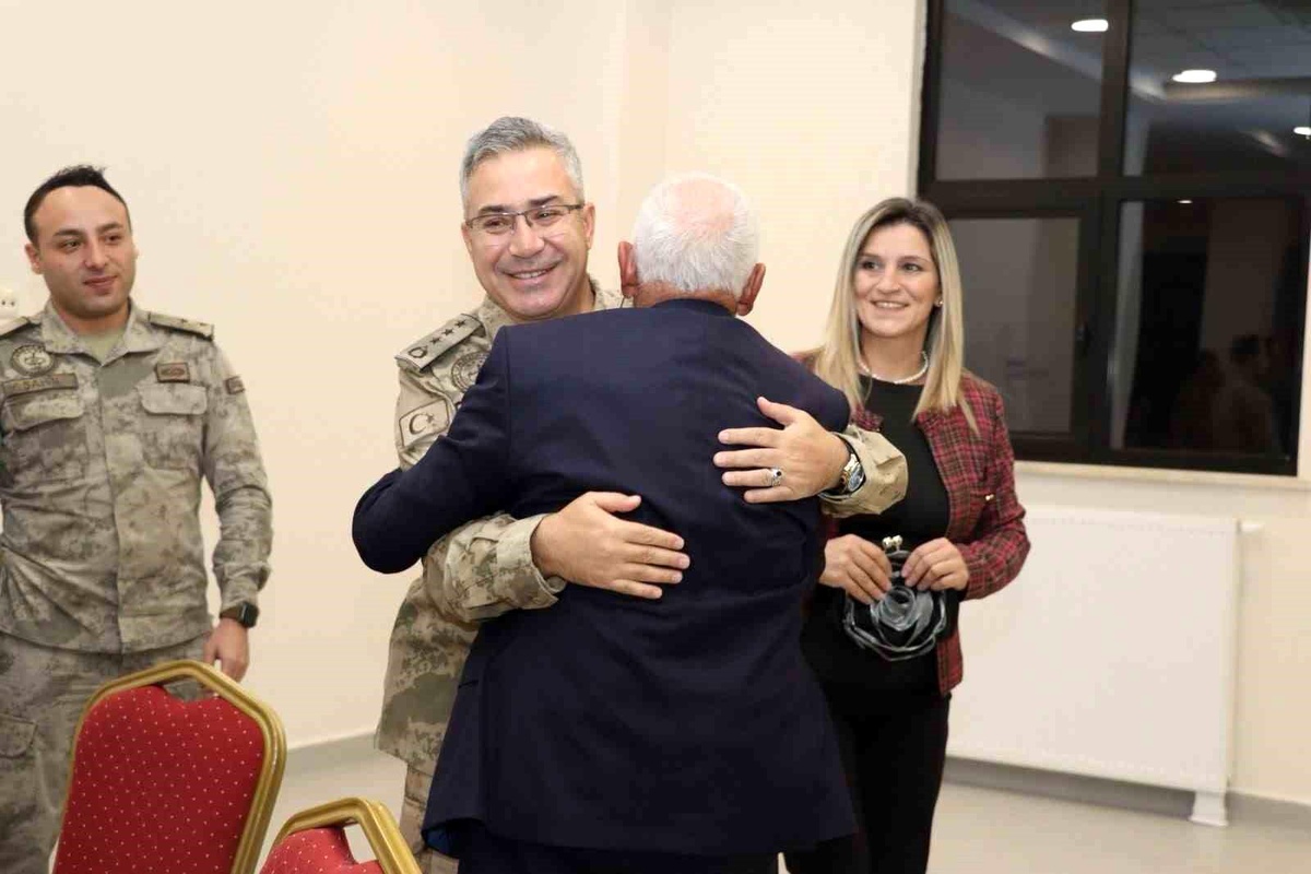 Elazığ\'da İl Jandarma Komutanlığı ekipleri şehit aileleriyle bir araya geldi