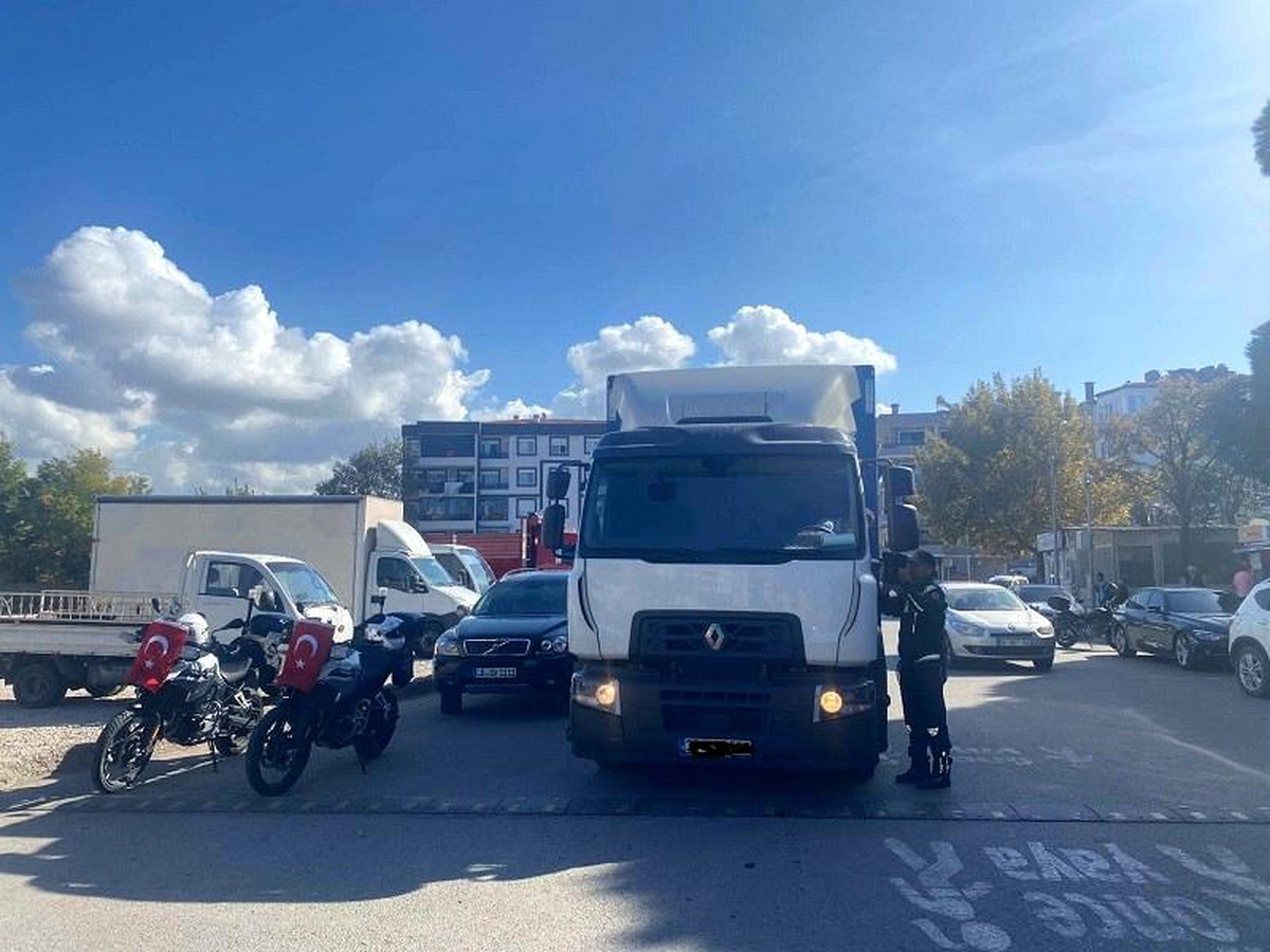 Balıkesir\'de Yük Taşıyan Araçlara Yapılan Denetimlerde 267 Bin 243 TL Cezai İşlem Uygulandı