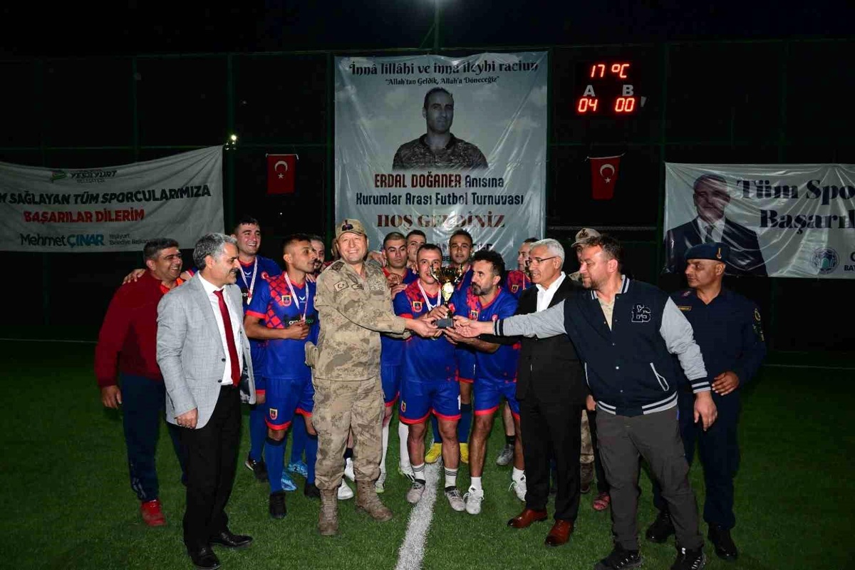 Erdal Doğaner Futbol Turnuvası\'nda Şampiyon İl Jandarma oldu