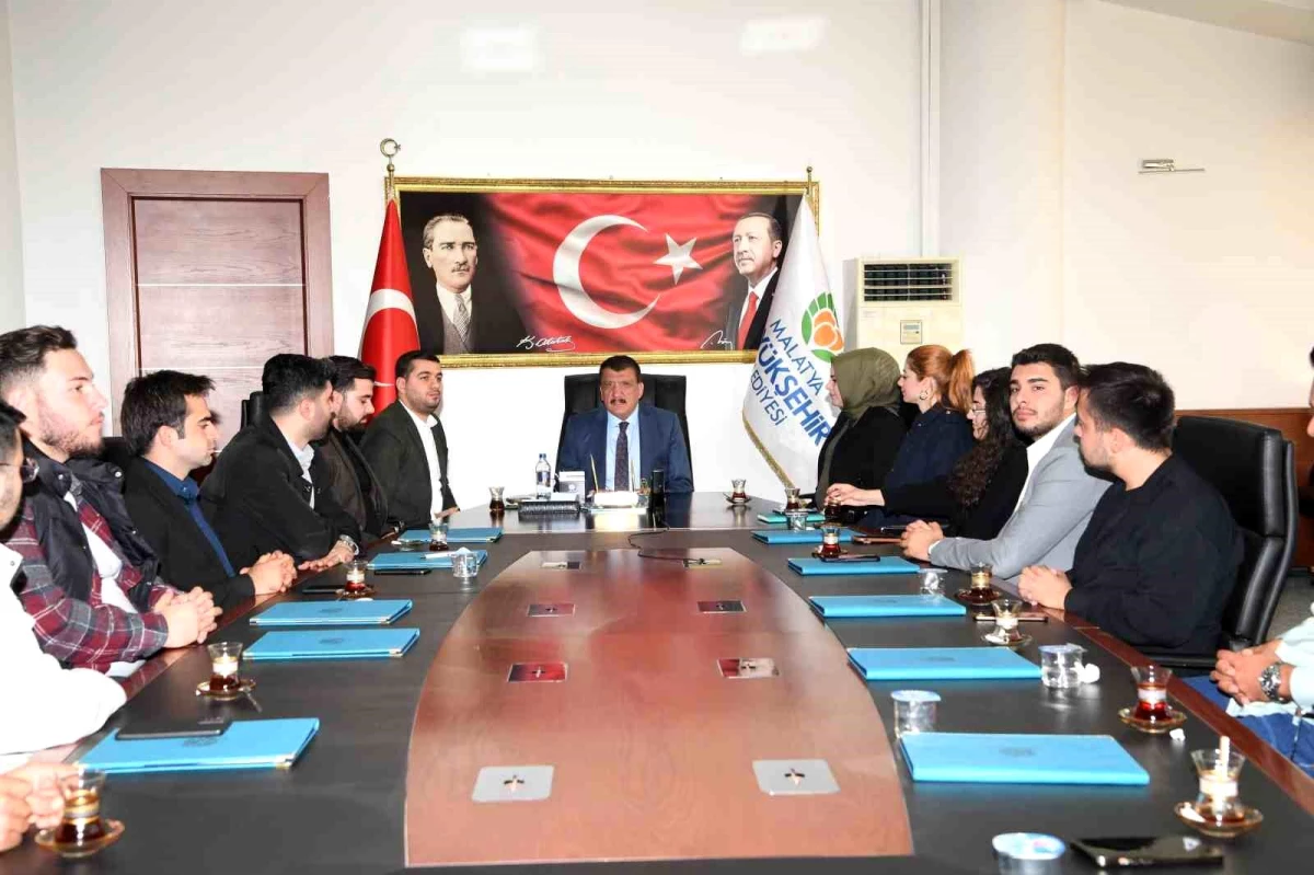 Büyükşehir Belediye Başkanı Selahattin Gürkan, AK Parti Gençlik Kolları ile Görüştü