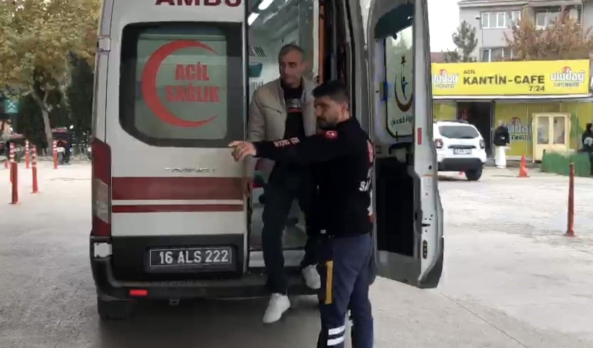 İnegöl\'de Özel Halk Otobüsleri Çarpıştı: 3 Yaralı