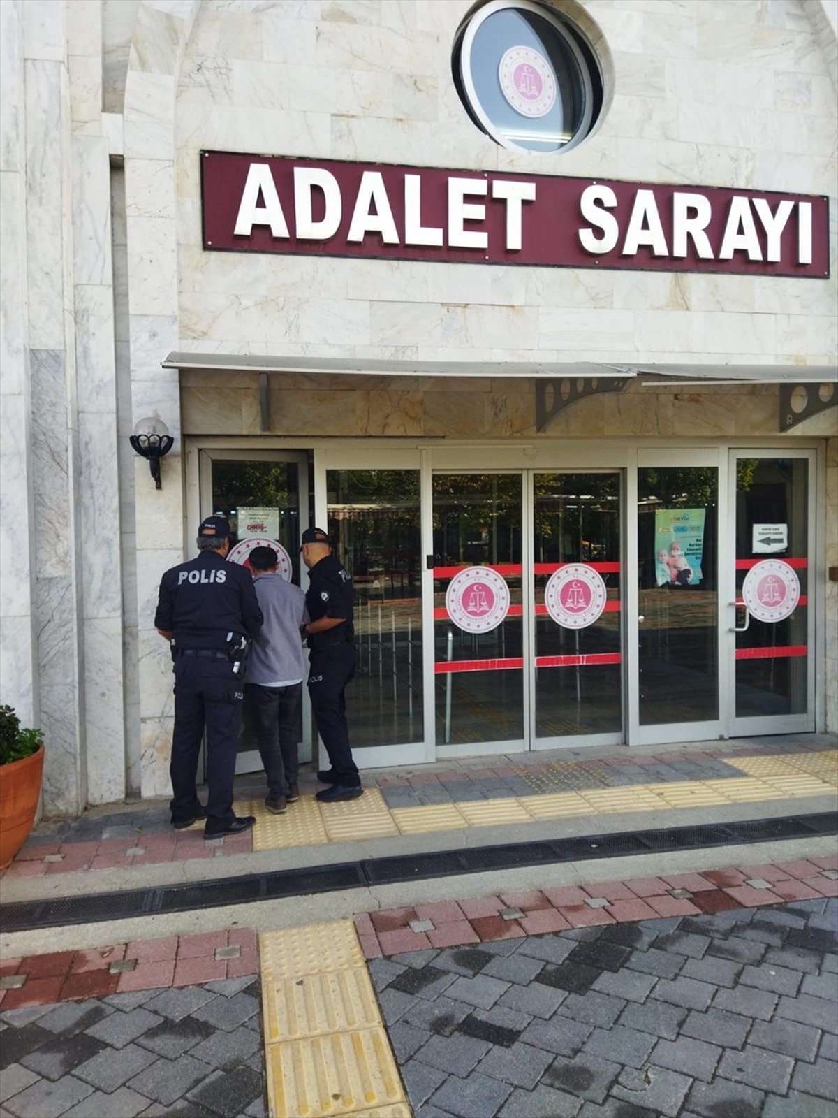 Isparta\'da çalınan motosikleti Burdur\'da satmaya çalışan zanlı tutuklandı