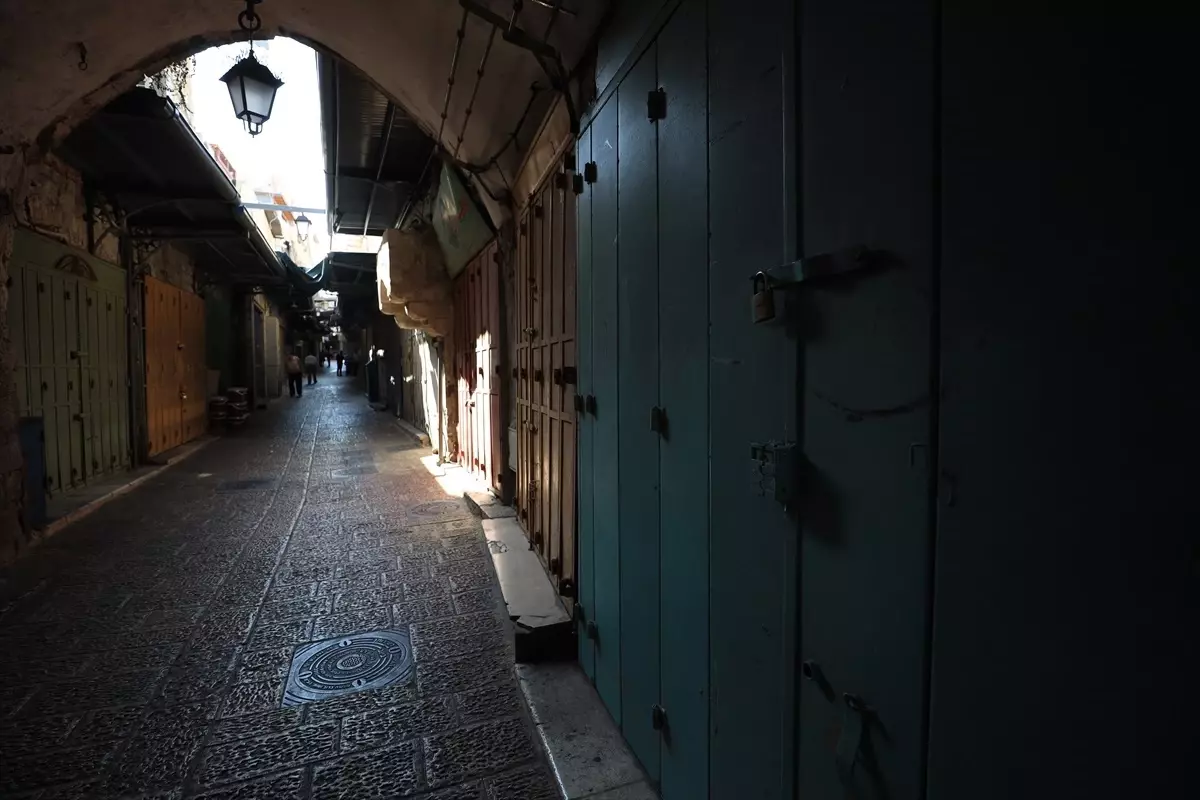 İsrail'in Gazze'ye saldırılarına tepki: Batı Şeria'da kapsamlı grev