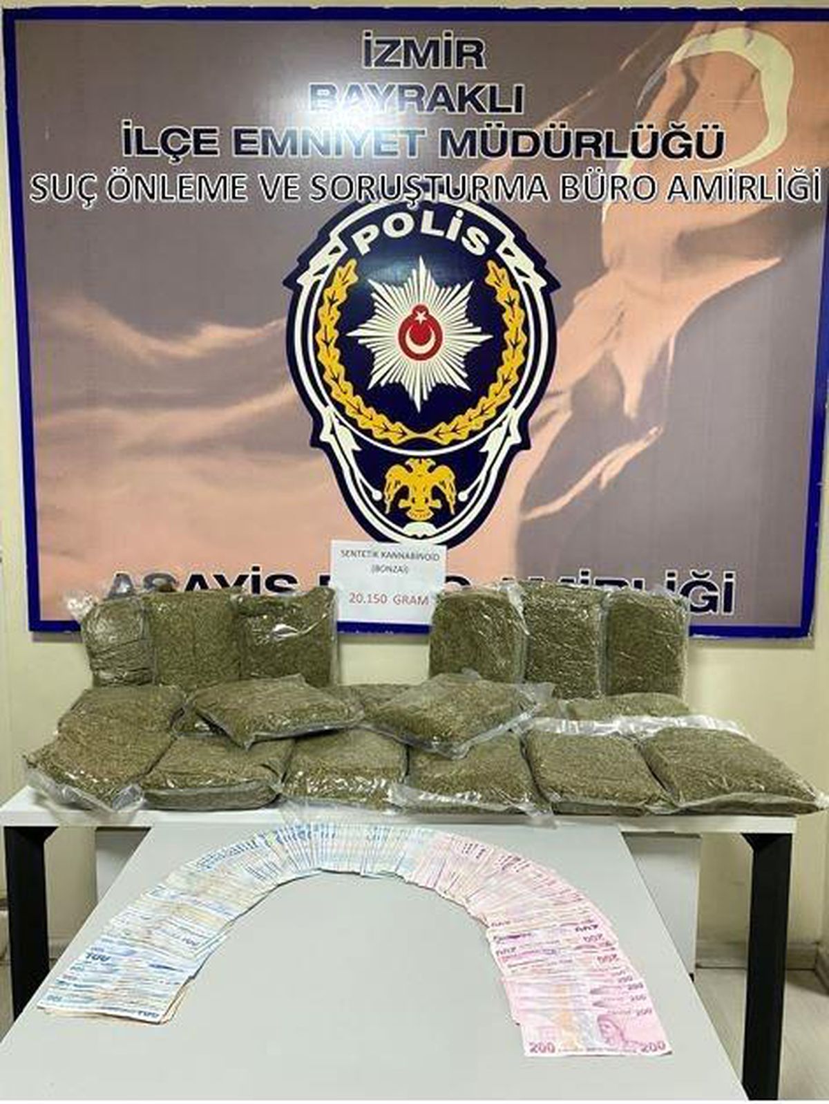 İzmir\'de 20 Kilo Bonzai Ele Geçirildi