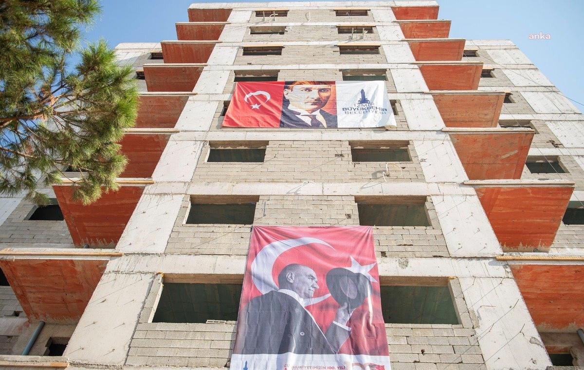 İzmir\'de Halk Konut Projesi Hızla İlerliyor