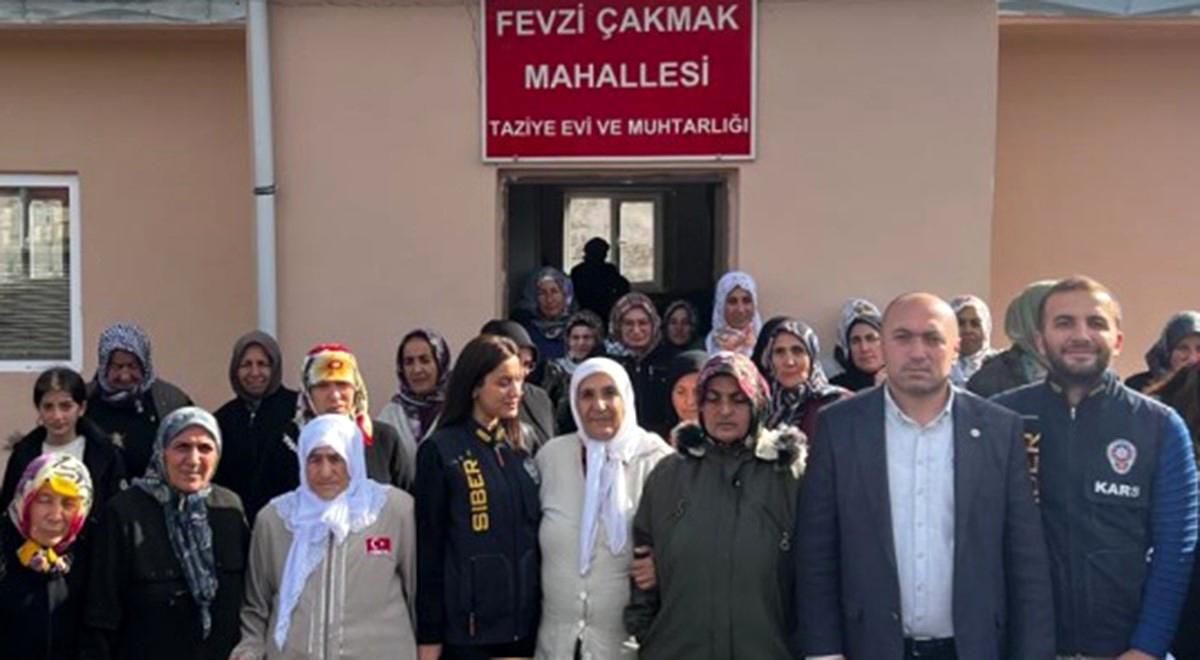 Kars\'ta polis kadınları dolandırıcılara karşı bilgilendiriyor