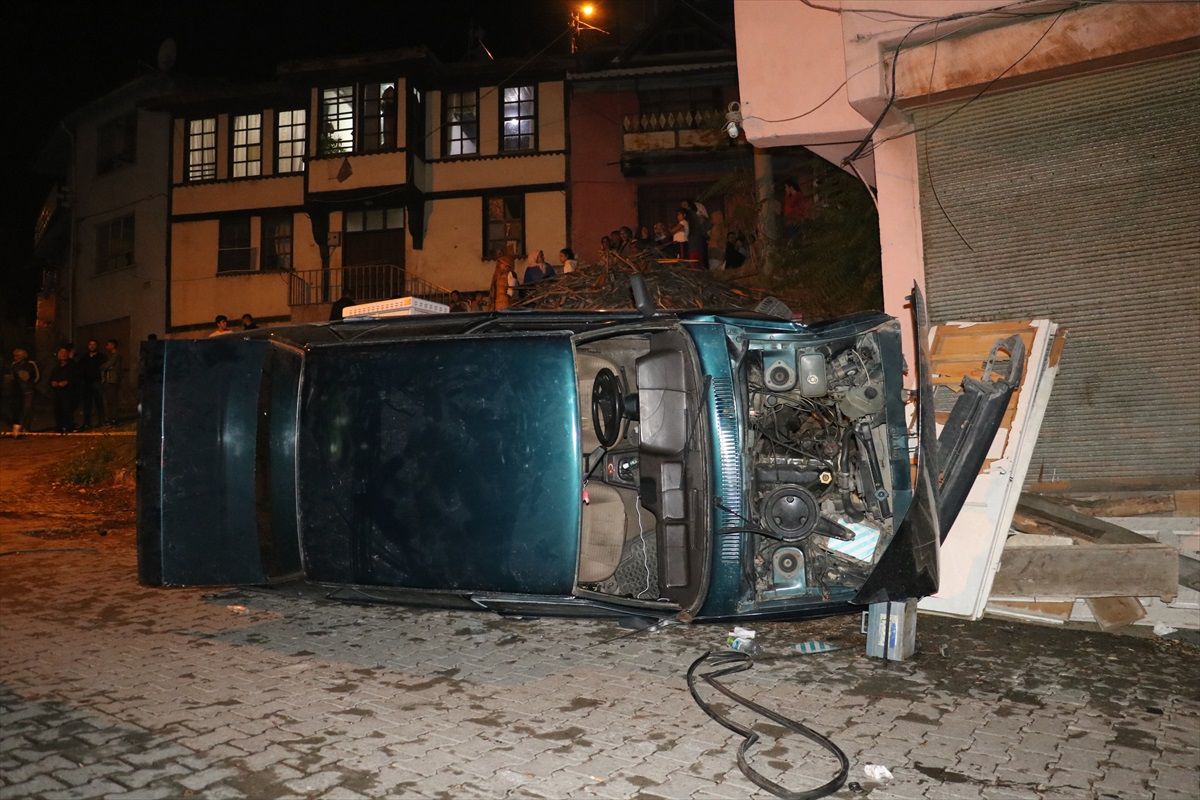 Kastamonu\'da Otomobil Devrildi, İki Kişi Yaralandı