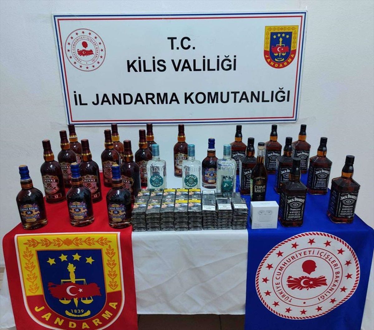 Kilis\'te Otomobilde Kaçak İçki Ele Geçirildi