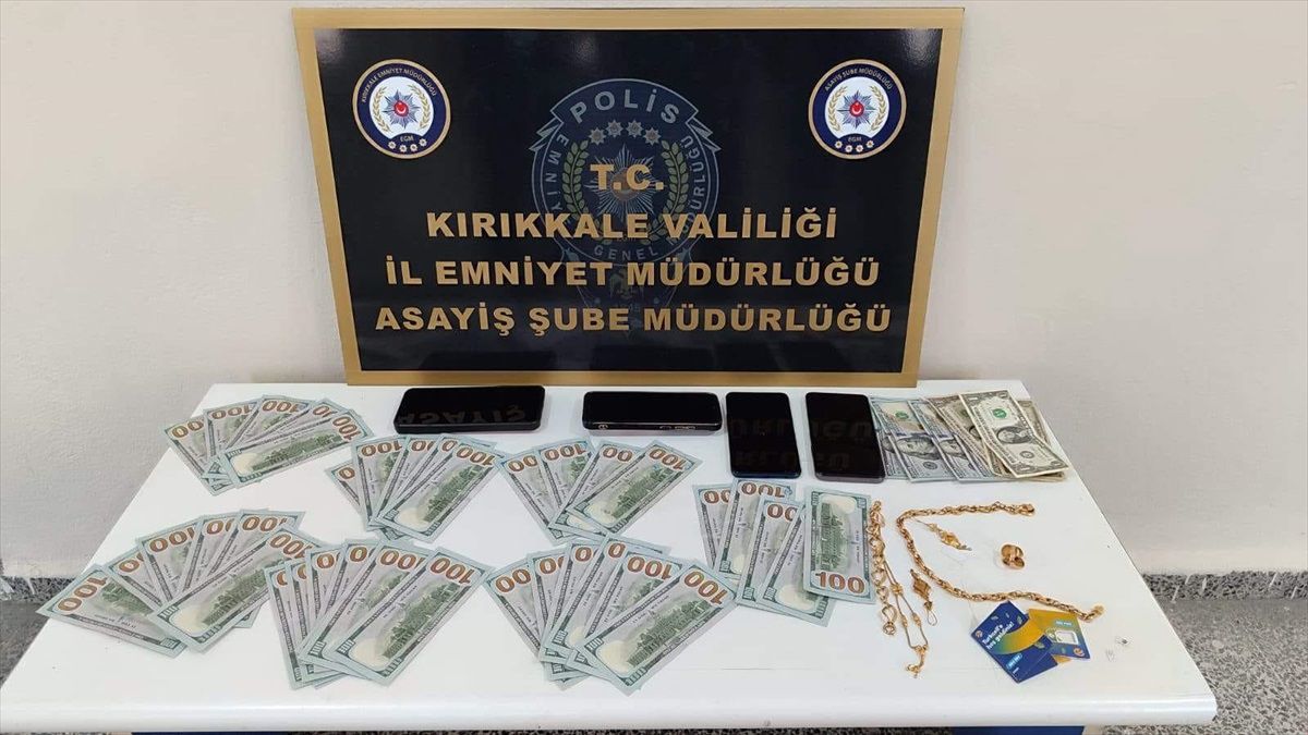 Kırıkkale\'de Polis Kılığına Giren Dolandırıcılar Tutuklandı
