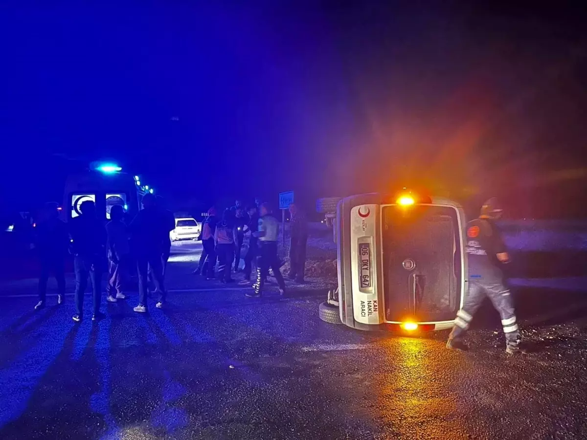 Kızılay kan nakil aracı takla attı, 1 kişi yaralandı