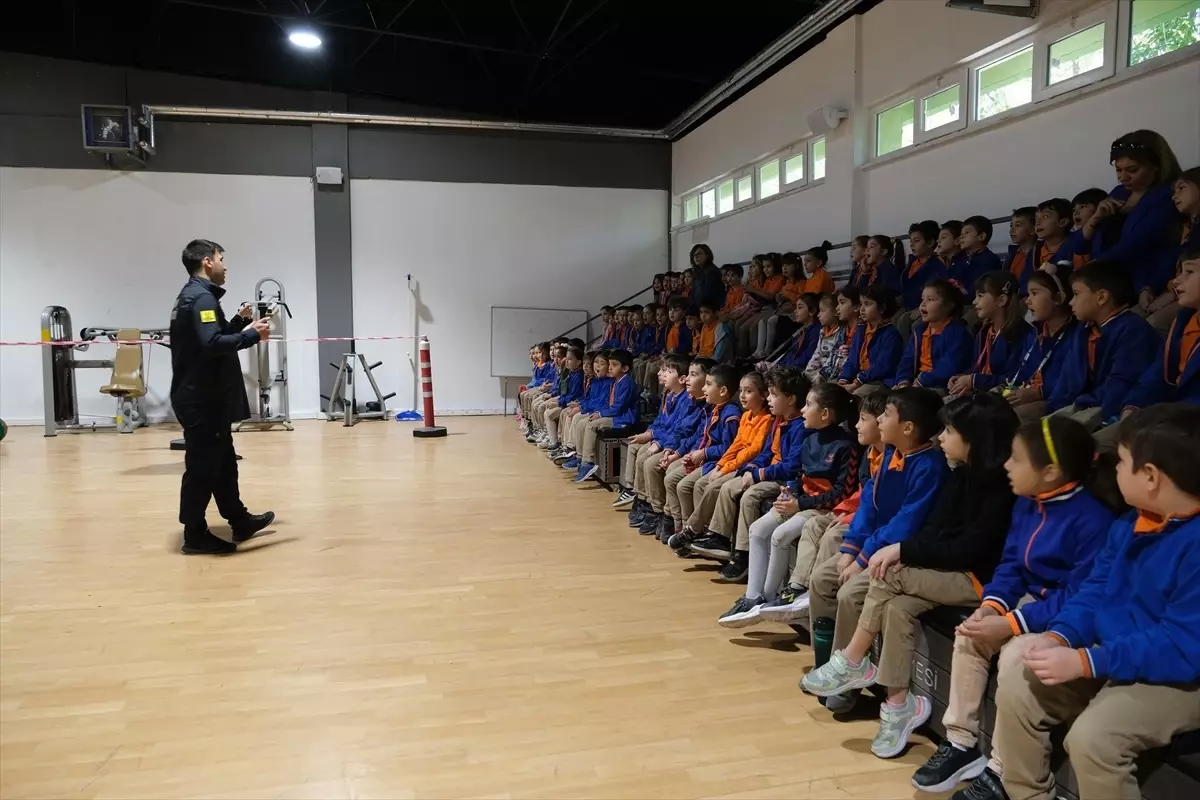 Konya Büyükşehir Belediyesi İlkokul Öğrencilerine İtfaiye Eğitimi Veriyor