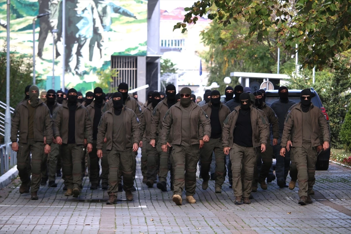 Kosova Polisi Özel Müdahale Birimi, Başbakanlık Önünde Eylem Yaptı