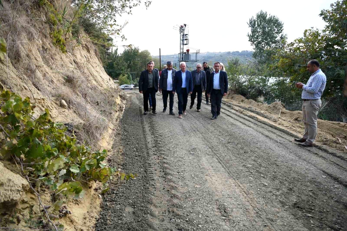 Lapseki Belediyesi, kır yollarında bakım çalışmalarına başladı