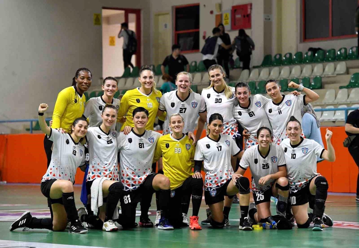 Konyaaltı Kadın Hentbol Takımı, liderlik koltuğunu korumak istiyor
