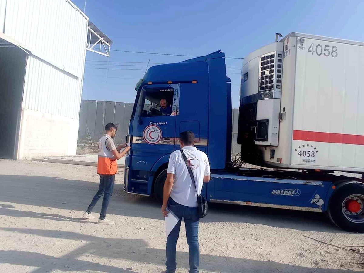 Filistin Kızılayı, Mısır\'dan Gazze\'ye 55 Tır Yardım Malzemesi Gönderdi