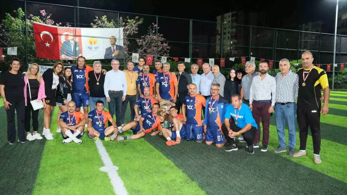 Adana Şöhretler Takımı Raftaki Kramponlar Futbol Turnuvası\'nda Şampiyon Oldu