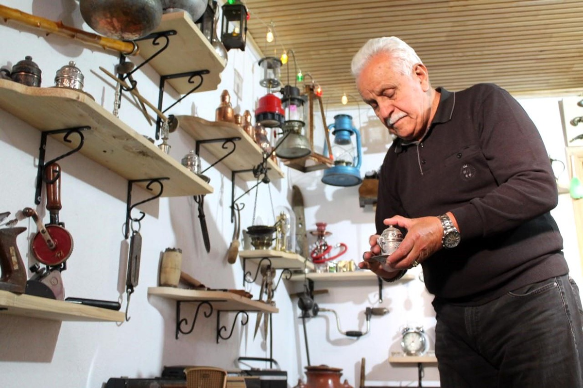 70 yaşındaki adam, memleketine dönerek baba ocağını restore etti
